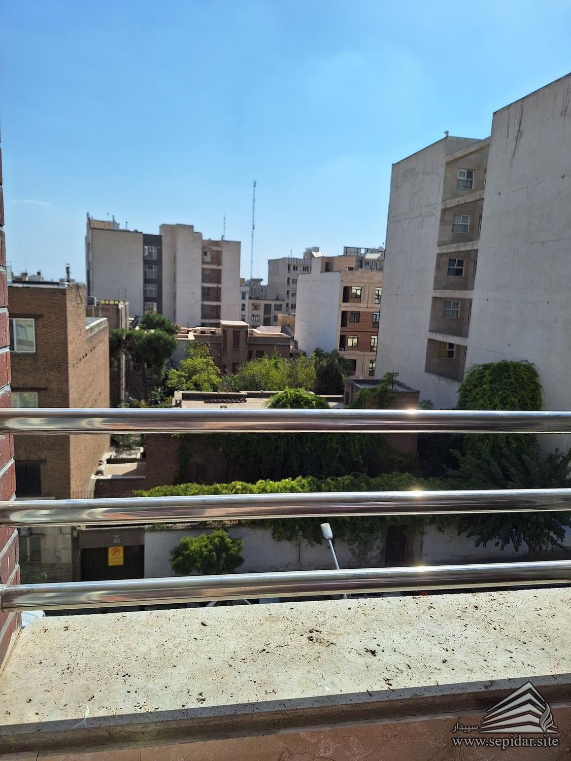 فروش آپارتمان 94 متری ، حقوقی