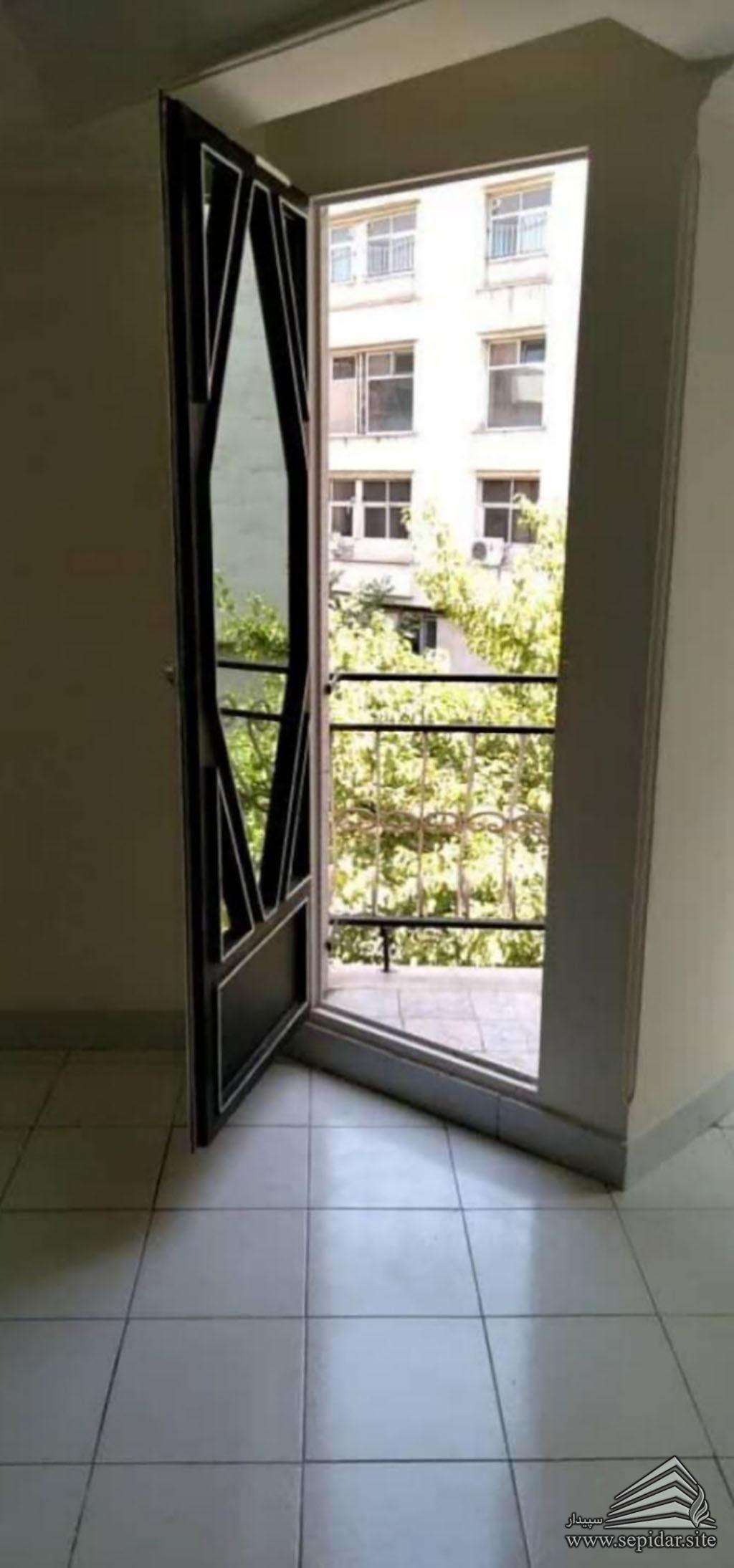 دو خواب 76 متری / کریمخان